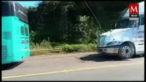 Pobladores de Michoacán bloquean Autopista Siglo XXI por daños a propiedades