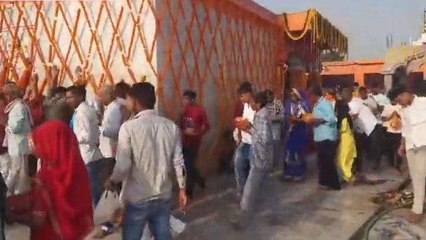 अमेठी: कलश स्थापना के साथ नवरात्र आरंभ, मंगला आरती के बाद दर्शन कर लगे जयकारे