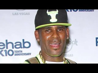 R. Kelly se fait lâcher par deux de ses principaux avocats à deux mois de son procès pour racket