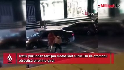 Bayrampaşa'da sürücülerin kasklı kavgası kameraya yansıdı
