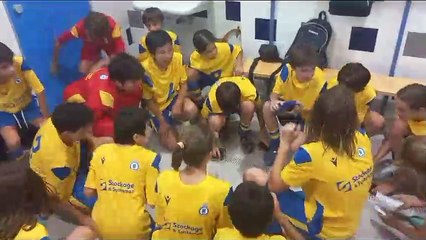 Celebration commune des 2 équipes U13 qui ont gagné chacun leur match contre Luynes