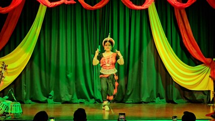 লন্ডনেও পুজোর আমেজ! মহালয়ায় জমজমাট ডোনা গঙ্গোপাধ্যায়ের নাচের অনুষ্ঠান | Oneindia Bengali