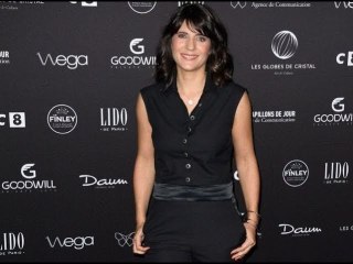 "Mariée à un chômeur", "Ridicule", "Affligeant" : Estelle Denis atomisée par les...