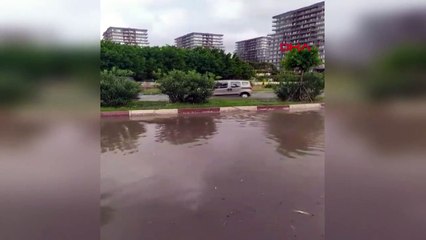 Hatay'da sağanak yağış: Yollar göle döndü, ev ve iş yerleri su altında kaldı