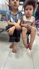 İsrail'in hava saldırıları sonrasında 2 çocuk yetim kaldı.