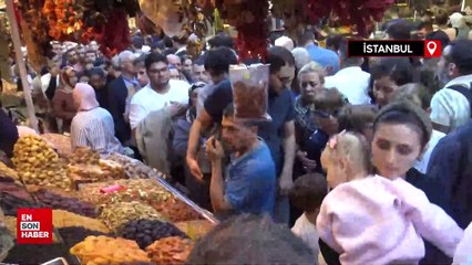 Eminönü Mısır çarşısında insan seli