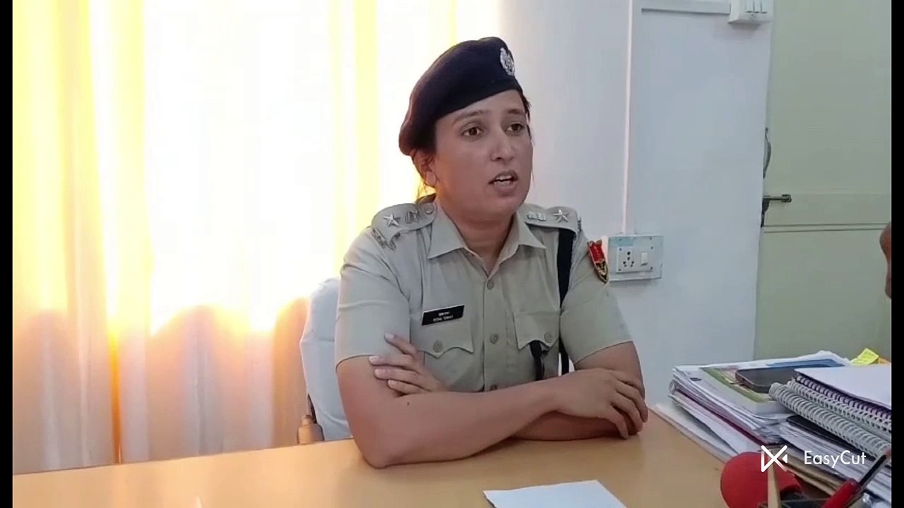 पुलिस ने आरोपी को गिरफ्तार कर देशी पिस्टल मय का...
