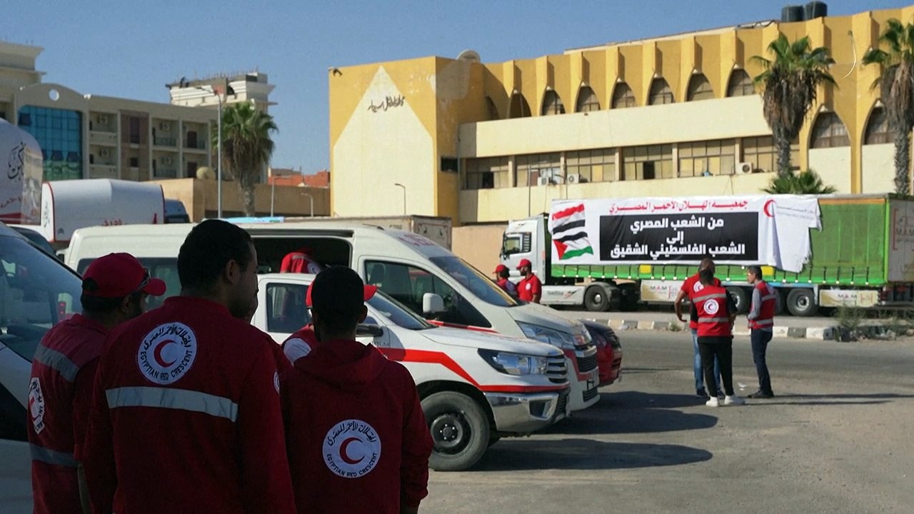 Lkw mit Hilfsgütern für Gazastreifen stecken in Ägypten fest