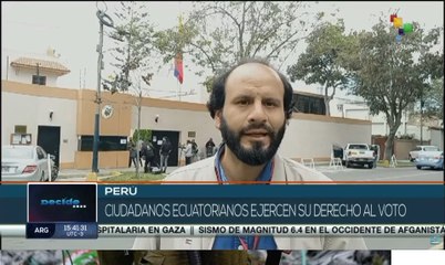 Ecuatorianos votan desde Perú