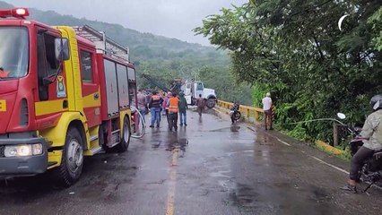 Télécharger la video: Muerte de migrantes al caer autobús en abismo en Honduras