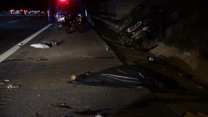 Körfez'de cenazeden dönen otomobil kaza yaptı: 2 ölü, 1 ağır yaralı