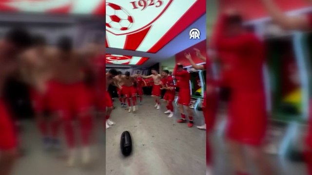 Milliler galibiyeti horon oynayarak kutladı