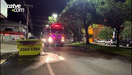 Incêndio em entulho mobiliza Corpo de Bombeiros