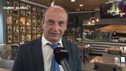 Restoranda unutulan altın ve dövizleri polise teslim etti