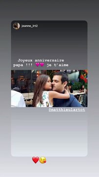 Jeanne a publié une photo de son père et elle, assis à la terrasse d'un café