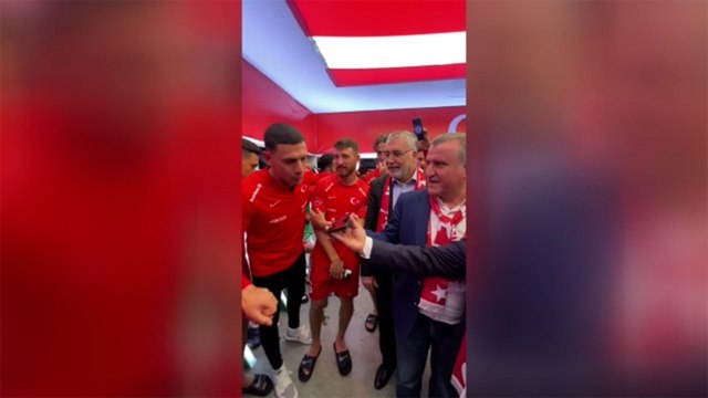 Cumhurbaşkanı Erdoğan'dan A Milli Futbol Takımı'na tebrik telefonu