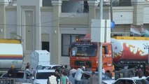 Los camiones con ayuda se agolpan en el paso de Rafah a la espera de que se implemente el corredor humanitario