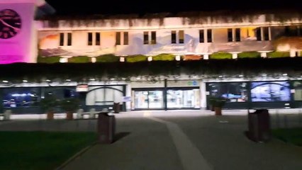 Aeroporto Galileo Galilei di Pisa in orario serale
