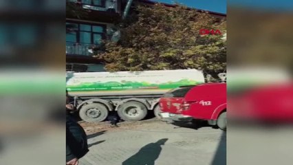 Su Tankeri Kontrolden Çıkarak İş Yerlerine Çarptı