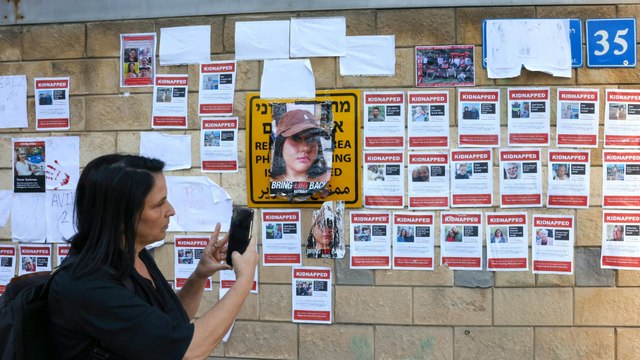 Angehörige von Hamas-Geiseln: Länder sollen sich zusammentun und uns zu Hilfe kommen.