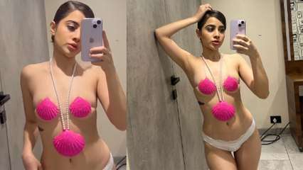 Uorfi aka Urfi Javed ने Sea Shell से बनाई New Dress, Mirror Selfie से मचाया धमाल ! Filmibeat