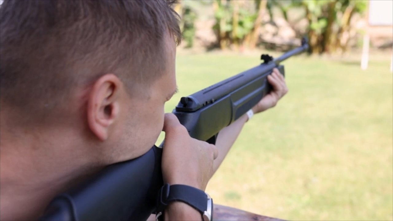 München: Mann läuft mit Gewehr durch Stadt