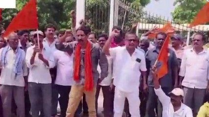 కోనసీమ జిల్లా: వారిపై చర్యలు తీసుకోవాలంటూ కలెక్టరేట్ వద్ద భారీ ఆందోళన