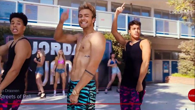 Il est trop bien Bande-annonce (RU)