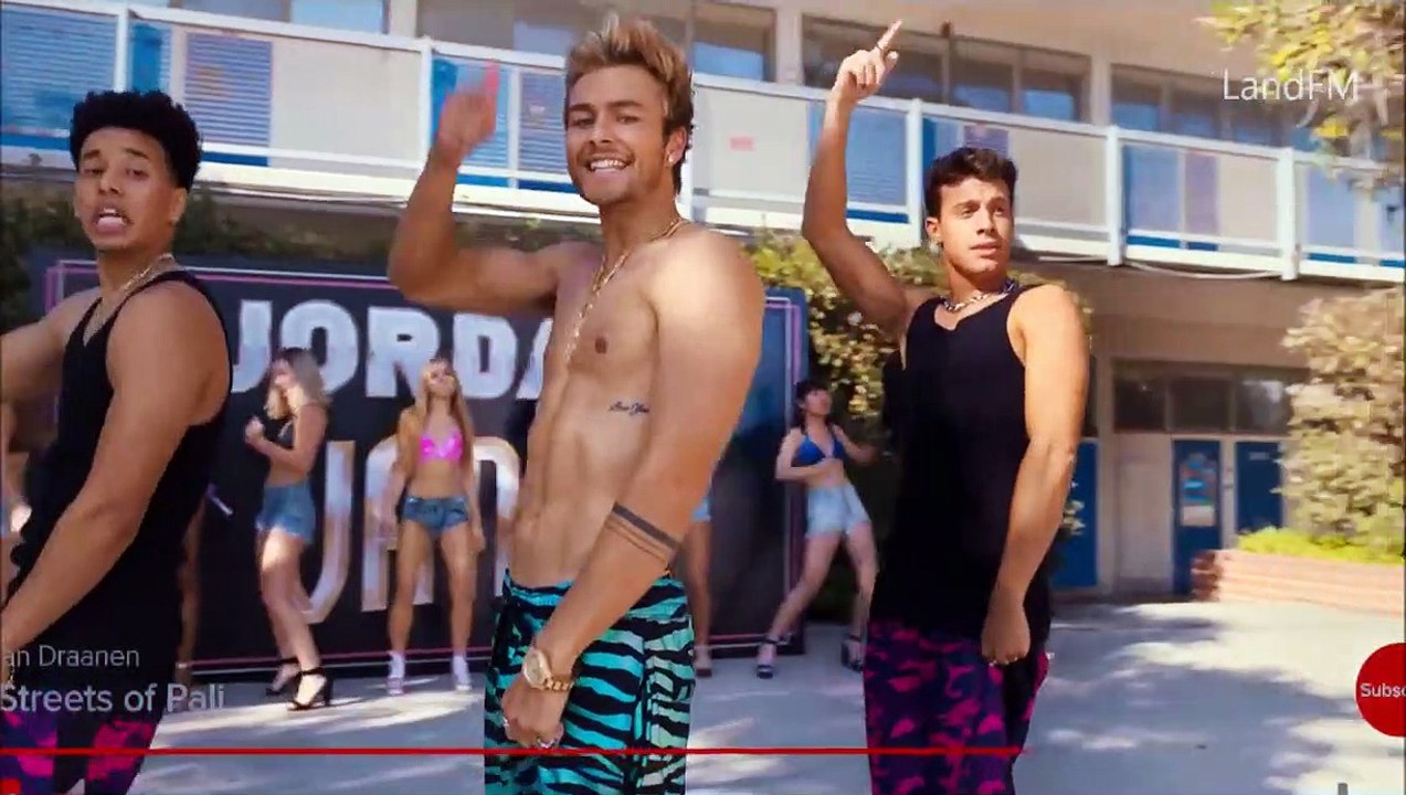 Il est trop bien Bande-annonce (RU)