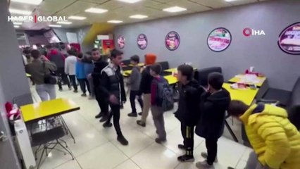 Yüksekova’da yüzleri gülümseten izdiham... Vatandaşlara binlerce bedava dürüm dağıttılar