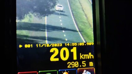 Vídeo mostra BMW acima dos 200 km/h no Paraná