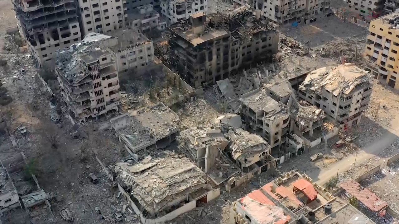 مشاهد خاصة للجزيرة تظهر حجم الدمار الهائل في مدينة غزة