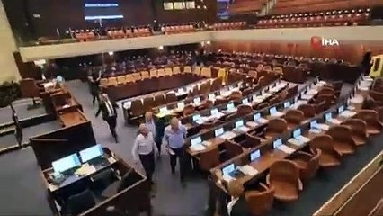 İsrail Meclisi'nde panik! Yükselen siren sesini duyan milletvekilleri sığınağa koştu