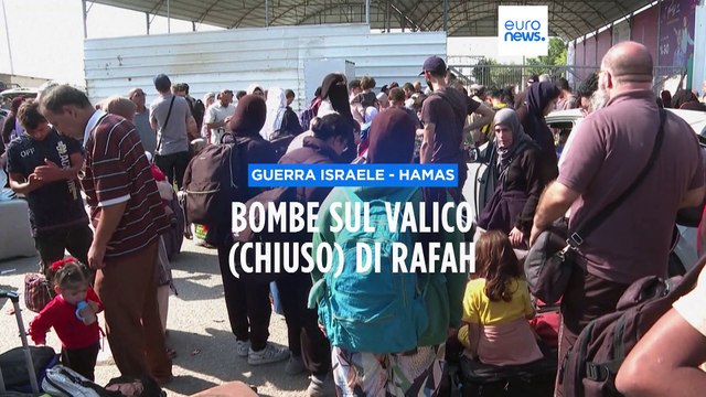 Striscia di Gaza, Israele bombarda il valico di Rafah e si oppone al passaggio di persone e aiuti