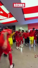 Turquía festejó su clasificación a la Euro 2024 con uno de sus bailes típicos en el vestidor