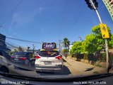 VÍDEO: câmera em carro flagra suspeitos fugindo na contramão em Maceió