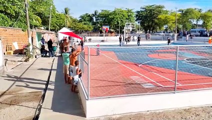 NBA inaugura quadra de basquete no Vergel do Lago
