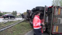 Büyükçekmece'de TIR Devrildi, Şoför Yaralandı