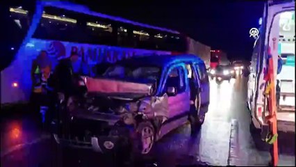 TEM’de 26 araç birbirine girdi! 2’si ağır 13 yaralı