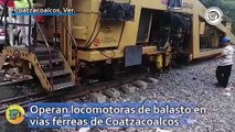 Operan locomotoras de balasto en vías férreas de Coatzacoalcos