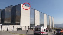 İzmir Bayraklı Şehir Hastanesi açıldı! İlk gün işçiler çatıya çıkıp eylem yaptı