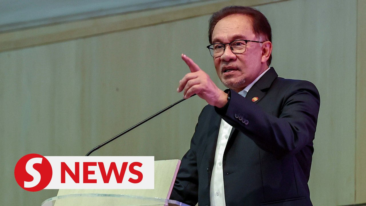 PM tells public varsities not to refuse students who cannot pay fees