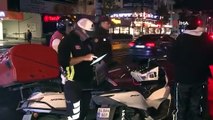 Inspection policière des conducteurs de motos à Istanbul