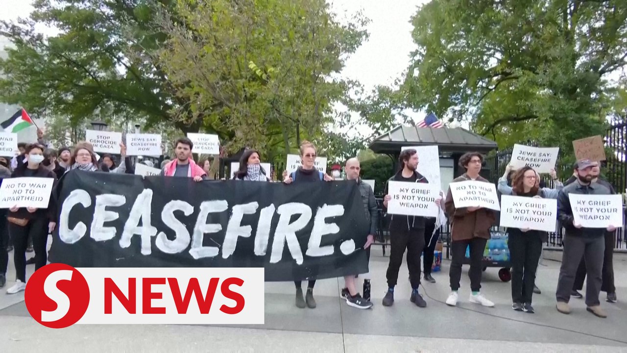 Protesters at White House call for Gaza ceasefire, mourners condemn killing boy in Illinois