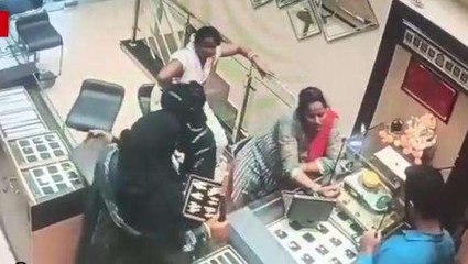लखनऊः सुनार की दुकान में महिलाओं ने टप्पेबाजी की घटना को दिया अंजाम