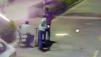 क्रूरता: पुलिस ने हाथ बांधकर पीटा, तहसीलदार ने बनाया मुर्गा