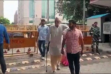 Video herunterladen: राजा उदय प्रताप सिंह के साथ साकेत कोर्ट पहुंची राजा भैया की पत्नी भानवी सिंह, देखें वीडियो