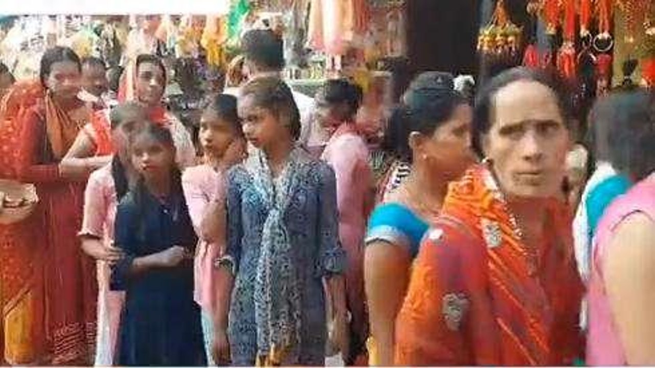 लखीसराय: मां बाला त्रिपुर सुंदरी मंदिर में तीसरे दिन मां चंद्रघंटा की हुई पूजा, उमड़ी भीड़