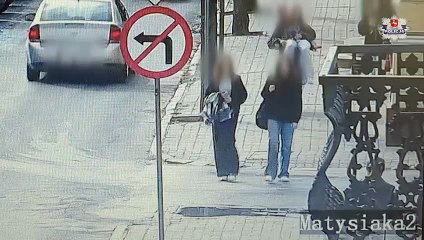 Wioząc koleżankę na kierownicy roweru wjechała pod samochód