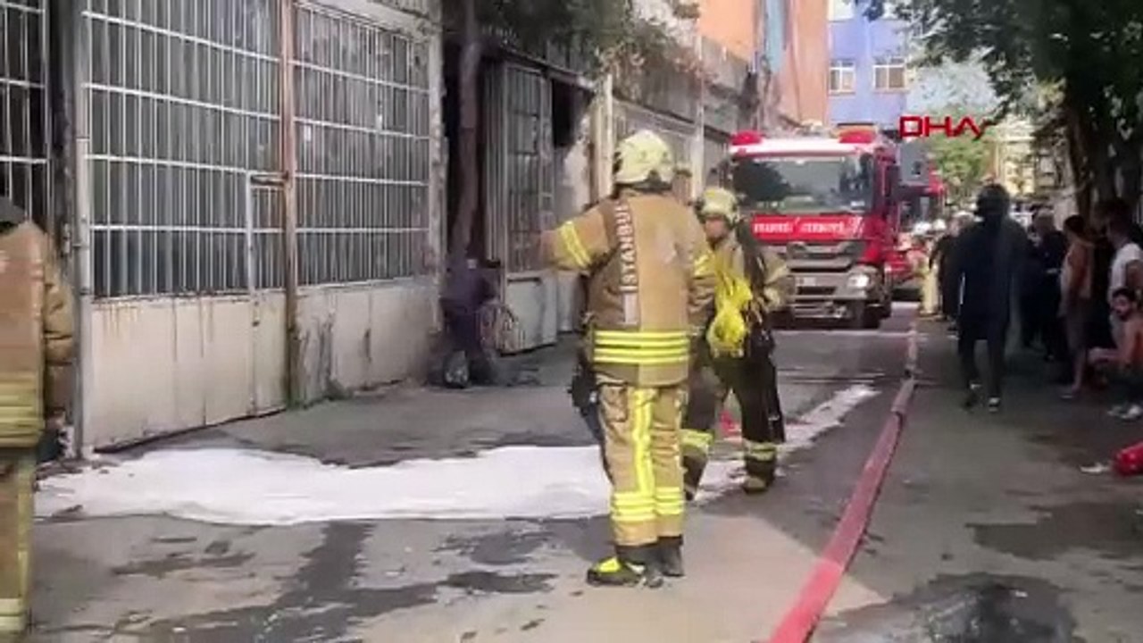 Un incendie s'est déclaré sur un lieu de travail où des véhicules usagés ont été détruits à Zeytinburnu.